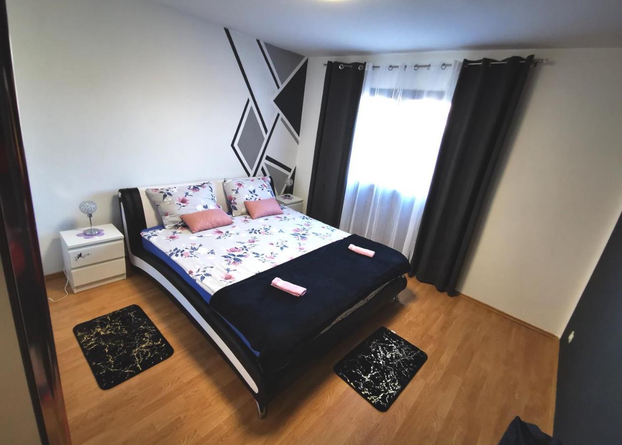 Apartment Tanja Porec Exterior photo